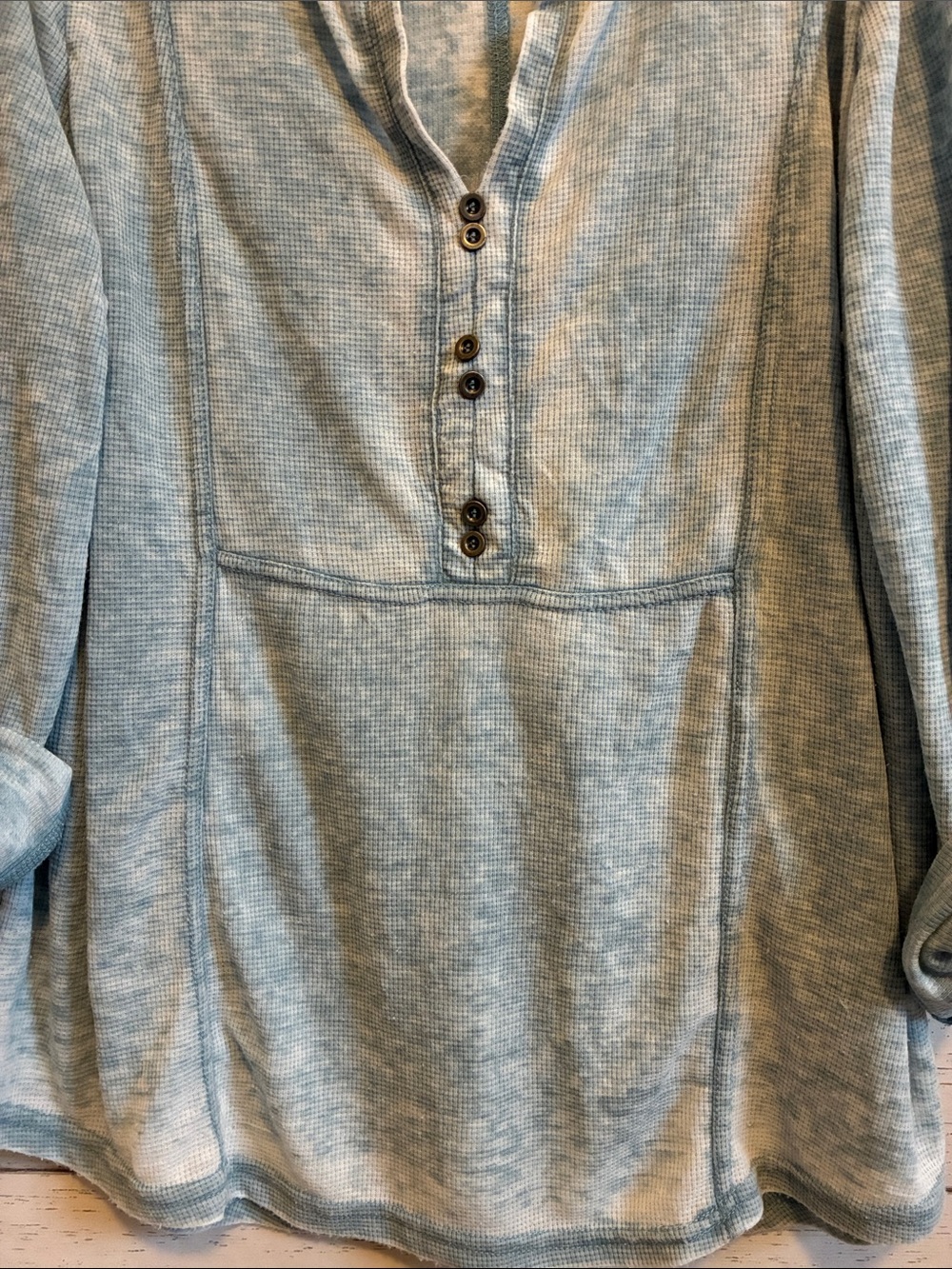 Jane and Delancey Distressed Pale Blue Henley-Style Tunic Top, size XL - Picture 4 of 13
